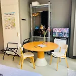 Private Studio, Patio Garden And Free Car Parking 4*