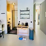 Private Studio, Patio Garden And Free Car Parking Panzió Amszterdam