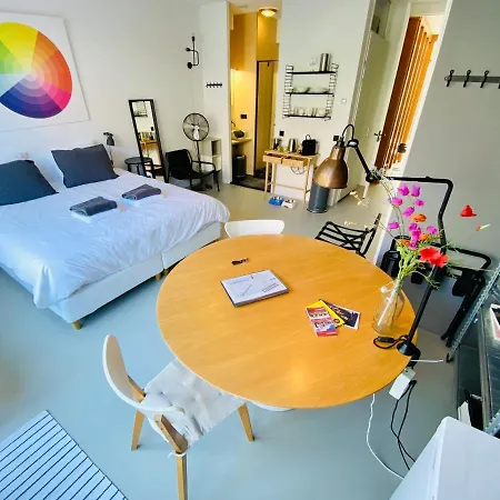 Bed & Breakfast Private Studio, Patio Garden And Free Car Parking 4*