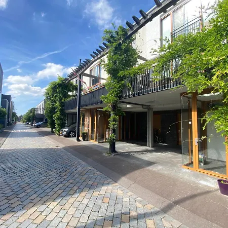 Frühstückspension Private Studio, Patio Garden And Free Car Parking Amsterdam