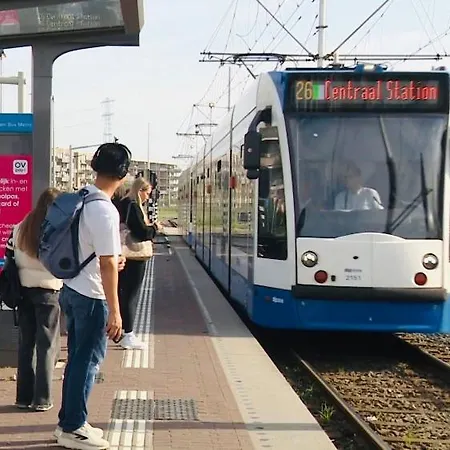 Frühstückspension Private Studio, Patio Garden And Free Car Parking