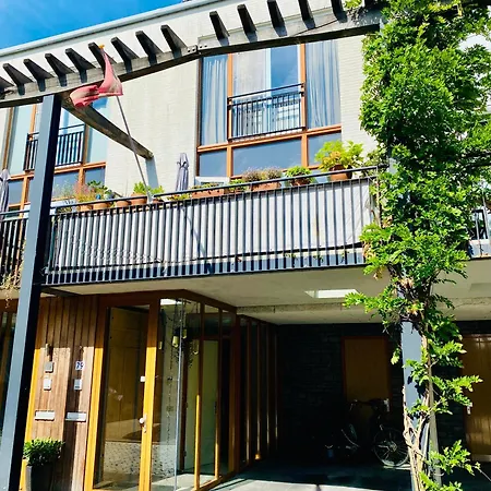 Frühstückspension Private Studio, Patio Garden And Free Car Parking Amsterdam