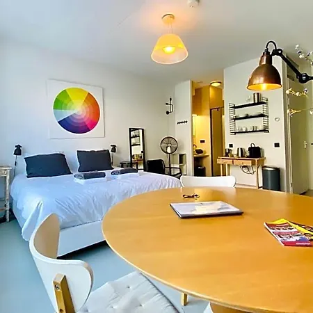 Private Studio, Patio Garden And Free Car Parking Amsterdam