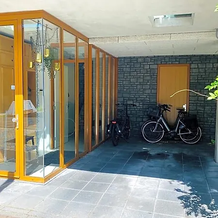 Bed & Breakfast Private Studio, Patio Garden And Free Car Parking