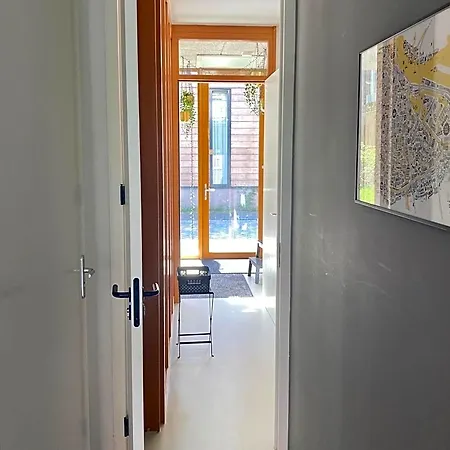 Bed & Breakfast Private Studio, Patio Garden And Free Car Parking Amsterdam