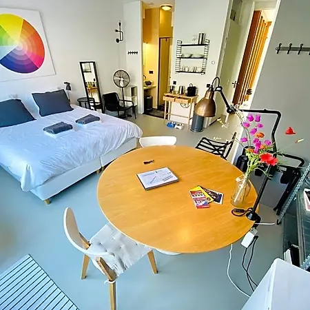 Bed & Breakfast Private Studio, Patio Garden And Free Car Parking