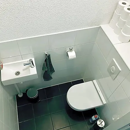 Private Studio, Patio Garden And Free Car Parking 4* Amsterdam