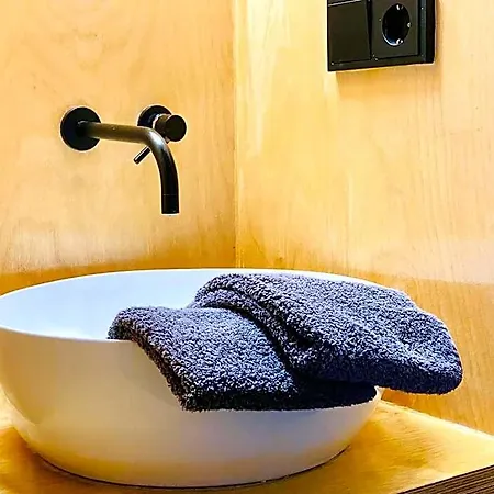 Bed & Breakfast Private Studio, Patio Garden And Free Car Parking Amsterdam