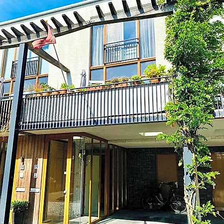 Bed & Breakfast Private Studio, Patio Garden And Free Car Parking