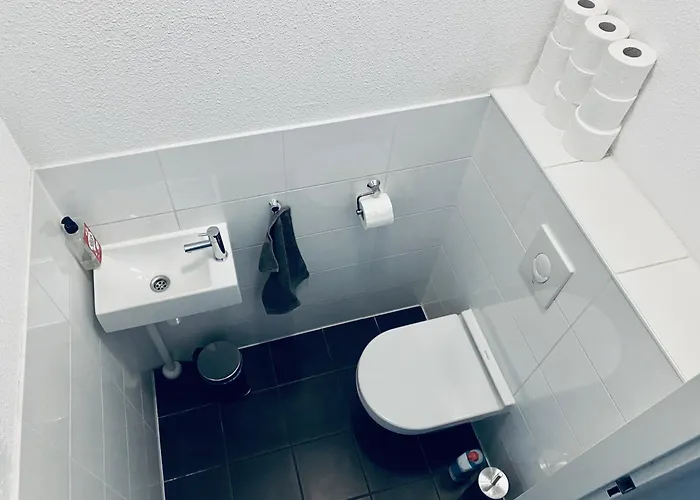 Private Studio, Patio Garden And Free Car Parking B&B 4*