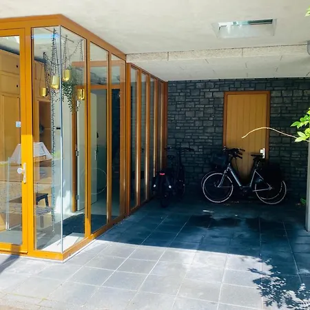 Bed & Breakfast Private Studio, Patio Garden&free Car Parking Amsterdam