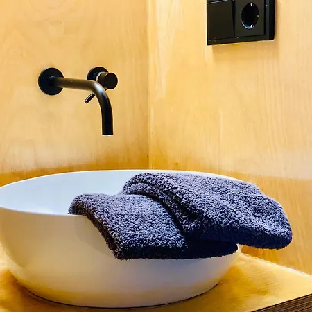 Private Studio, Patio Garden And Free Car Parking Άμστερνταμ