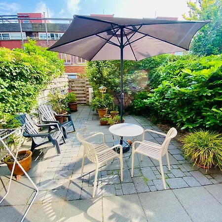 Private Studio, Patio Garden And Free Car Parking Bed and Breakfast 4*